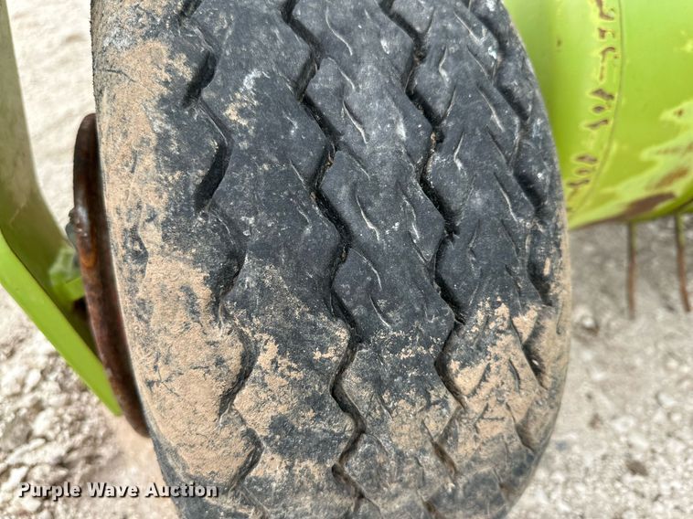 image for item DQ1549 2015 Claas 380 I35  pickup head