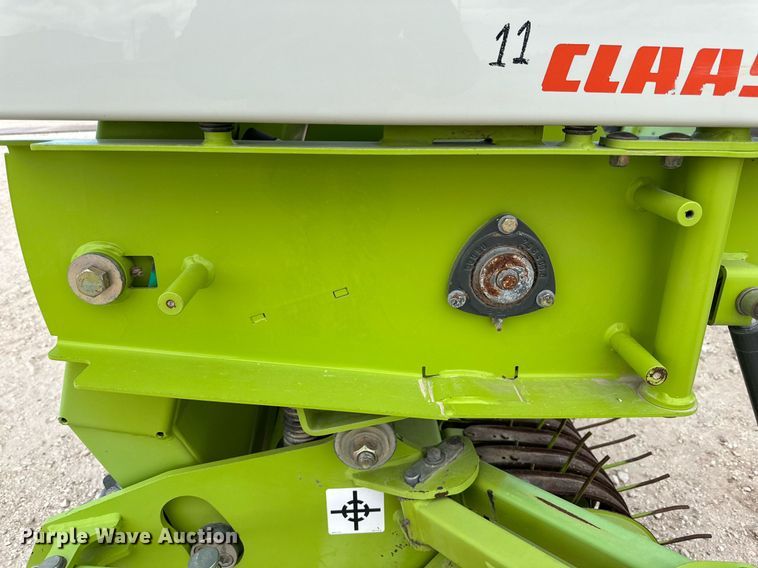 image for item DQ1551 2015 Claas 380 I35  pickup head