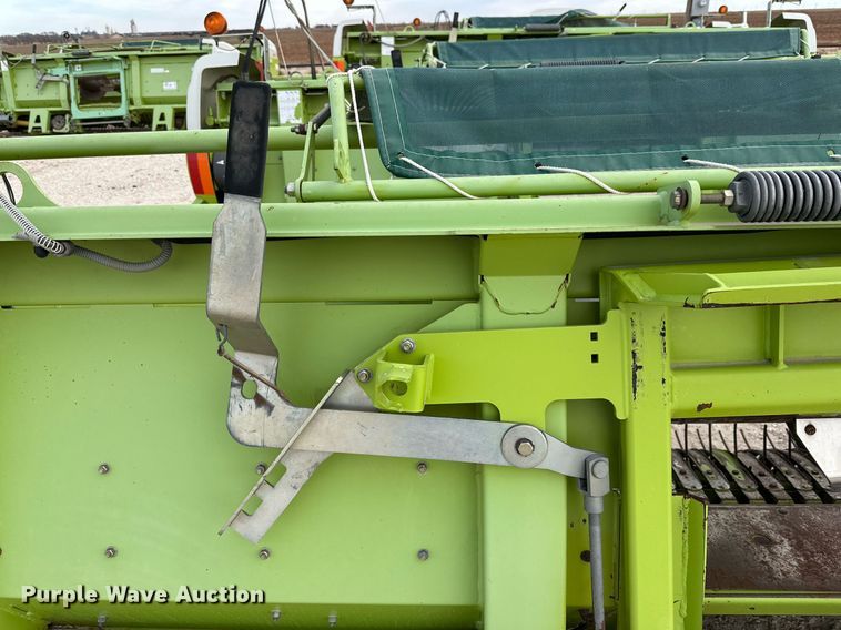 image for item DQ1551 2015 Claas 380 I35  pickup head