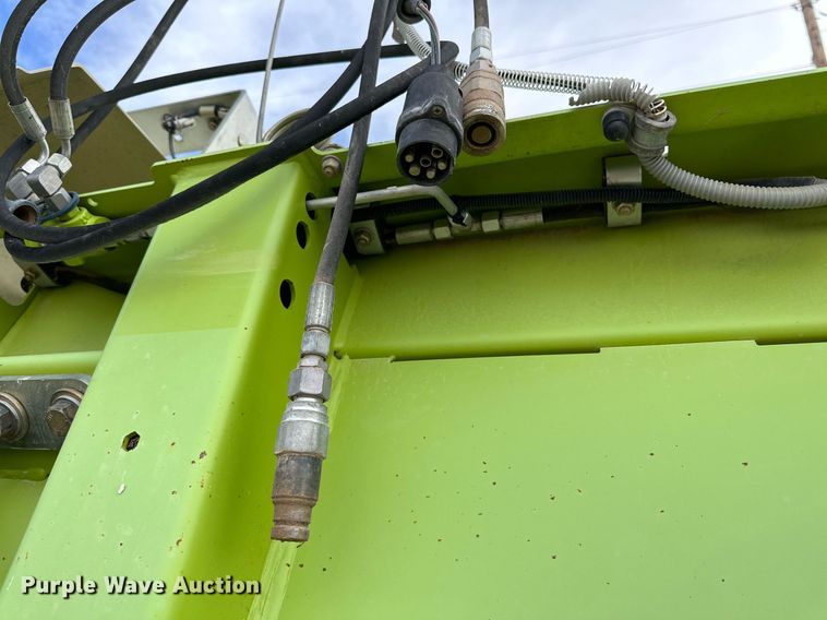 image for item DQ1551 2015 Claas 380 I35  pickup head