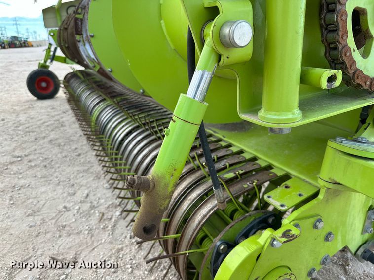 image for item DQ1551 2015 Claas 380 I35  pickup head