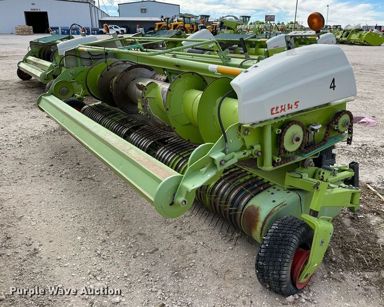 image for item DQ1552 2013 Claas 906  pickup head