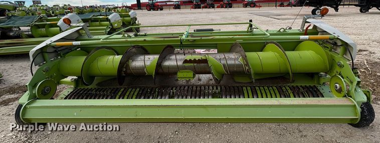 image for item DQ1552 2013 Claas 906  pickup head