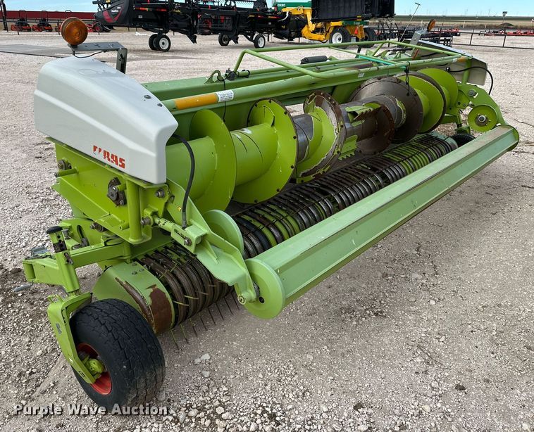 image for item DQ1552 2013 Claas 906  pickup head