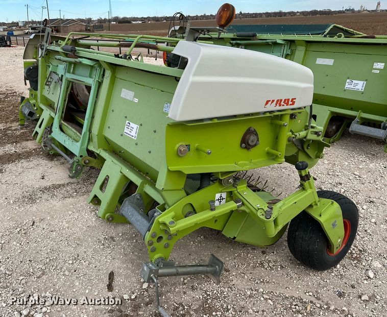 image for item DQ1552 2013 Claas 906  pickup head
