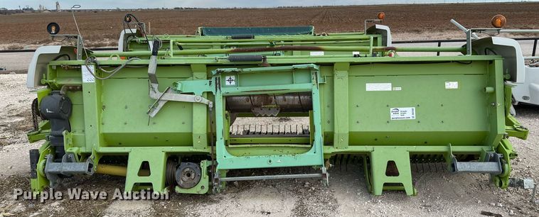 image for item DQ1552 2013 Claas 906  pickup head