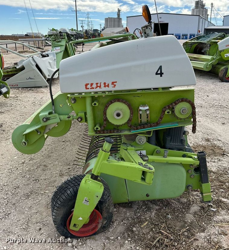 image for item DQ1552 2013 Claas 906  pickup head