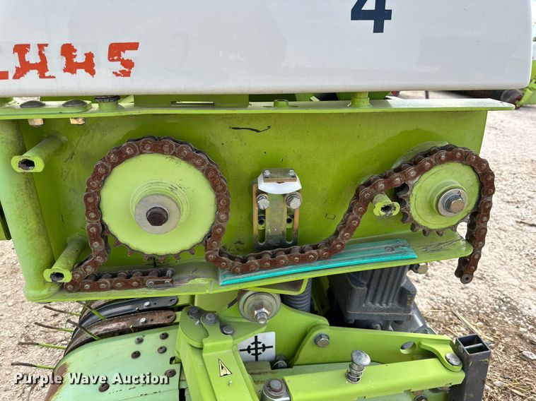 image for item DQ1552 2013 Claas 906  pickup head