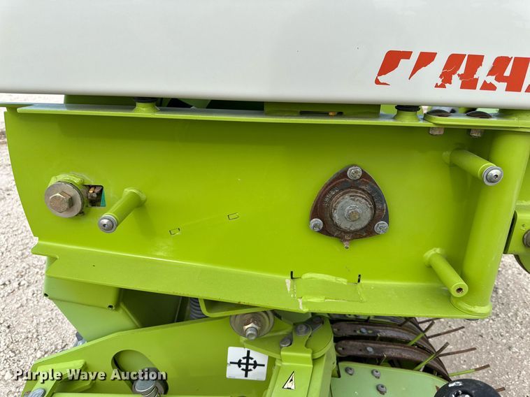 image for item DQ1552 2013 Claas 906  pickup head