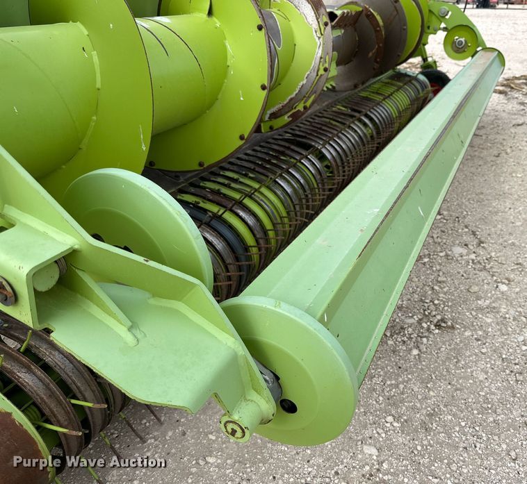 image for item DQ1552 2013 Claas 906  pickup head