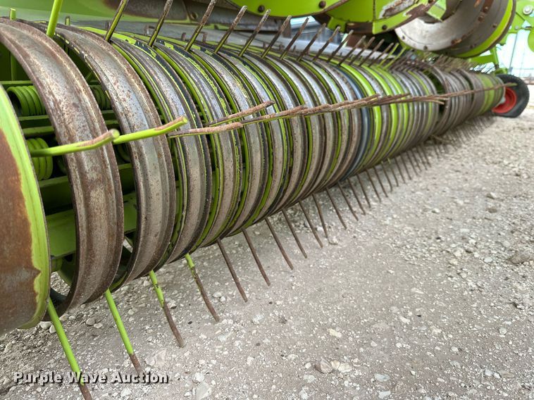 image for item DQ1552 2013 Claas 906  pickup head