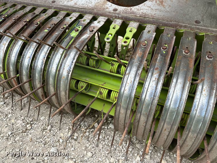 image for item DQ1552 2013 Claas 906  pickup head