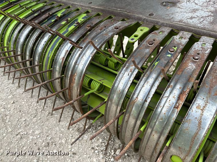 image for item DQ1552 2013 Claas 906  pickup head