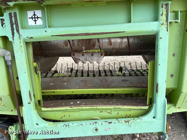 image for item DQ1552 2013 Claas 906  pickup head