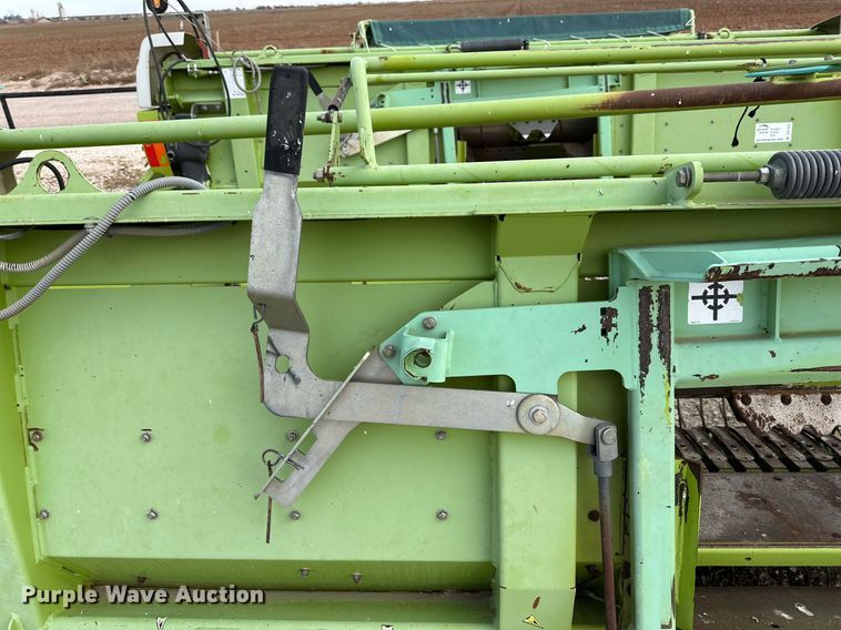 image for item DQ1552 2013 Claas 906  pickup head