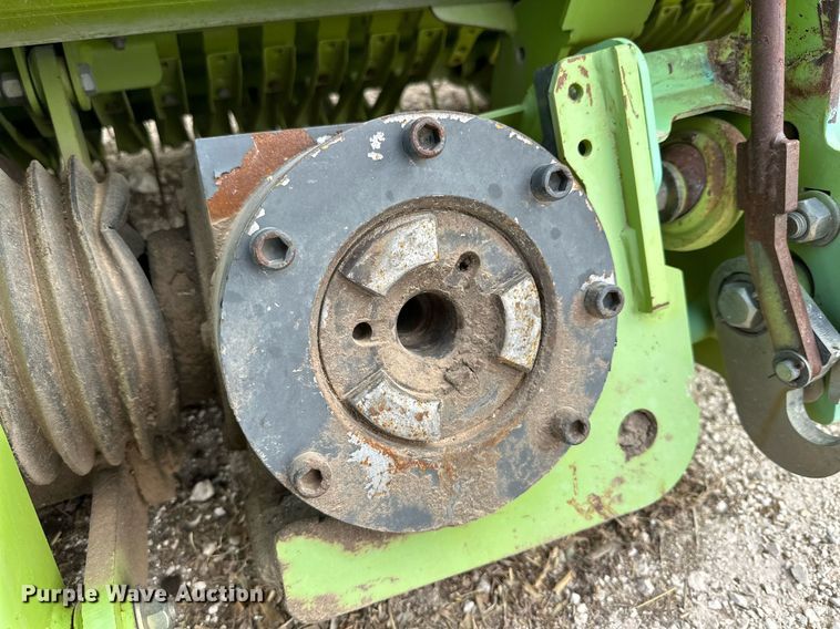 image for item DQ1552 2013 Claas 906  pickup head