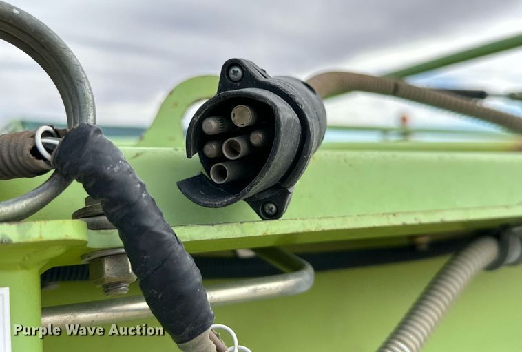 image for item DQ1552 2013 Claas 906  pickup head