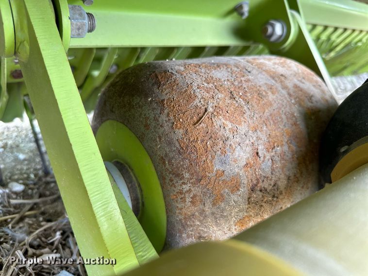 image for item DQ1552 2013 Claas 906  pickup head