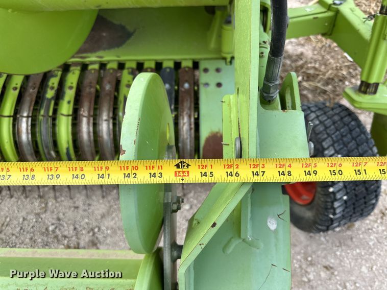 image for item DQ1552 2013 Claas 906  pickup head