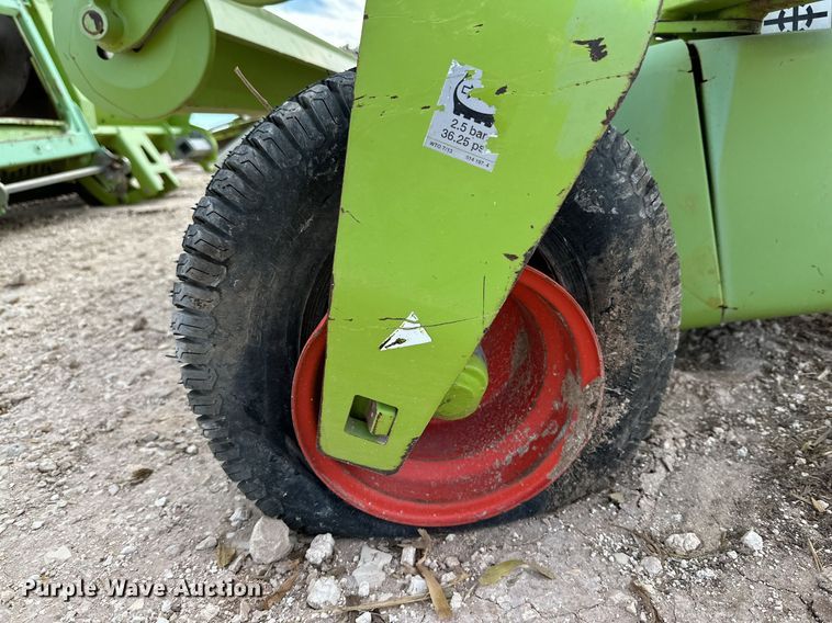 image for item DQ1552 2013 Claas 906  pickup head