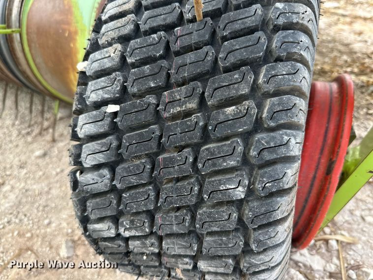 image for item DQ1552 2013 Claas 906  pickup head