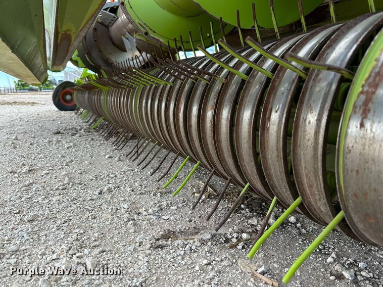 image for item DQ1553 2013 Claas 380 906  pickup head