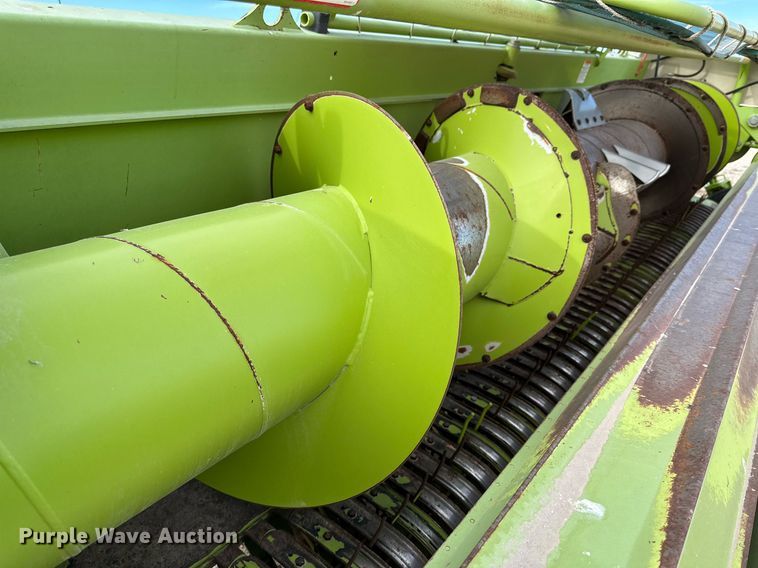 image for item DQ1553 2013 Claas 380 906  pickup head