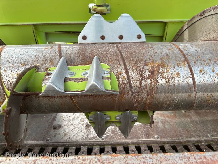 image for item DQ1553 2013 Claas 380 906  pickup head