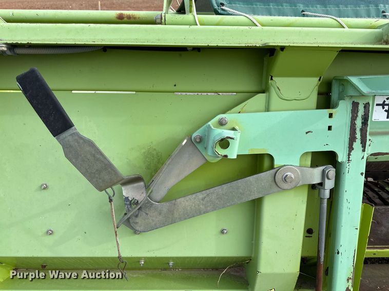 image for item DQ1553 2013 Claas 380 906  pickup head