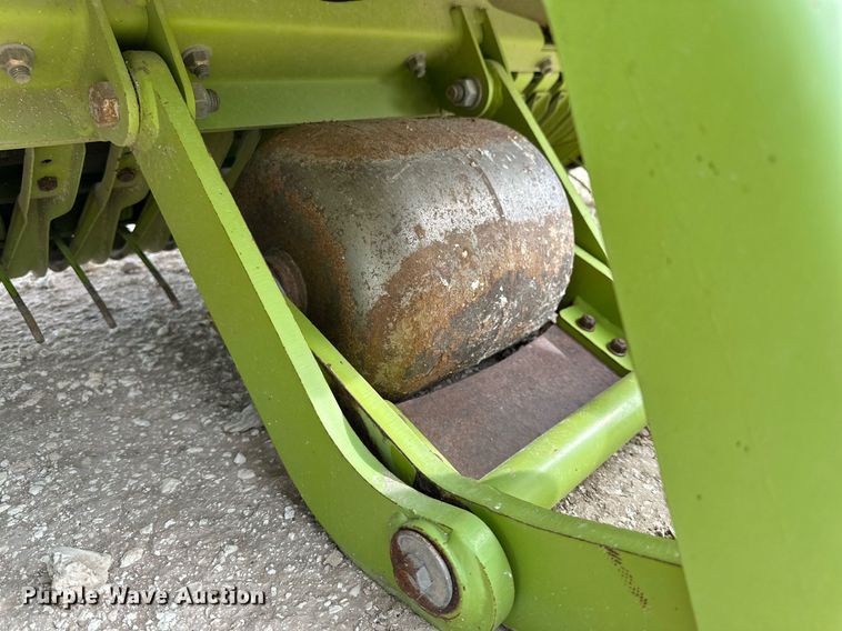 image for item DQ1553 2013 Claas 380 906  pickup head