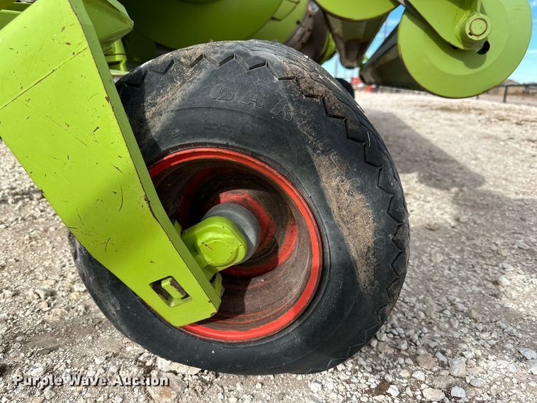 image for item DQ1553 2013 Claas 380 906  pickup head