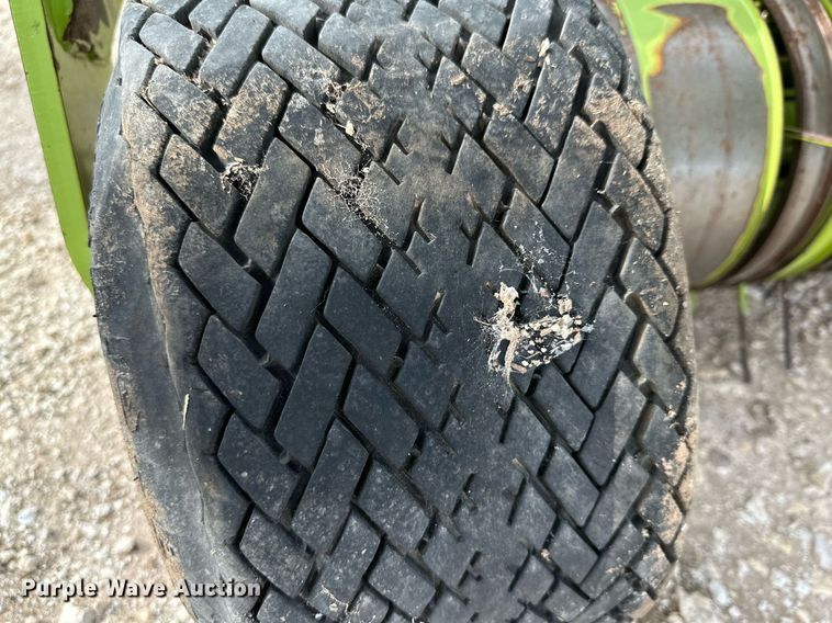 image for item DQ1553 2013 Claas 380 906  pickup head