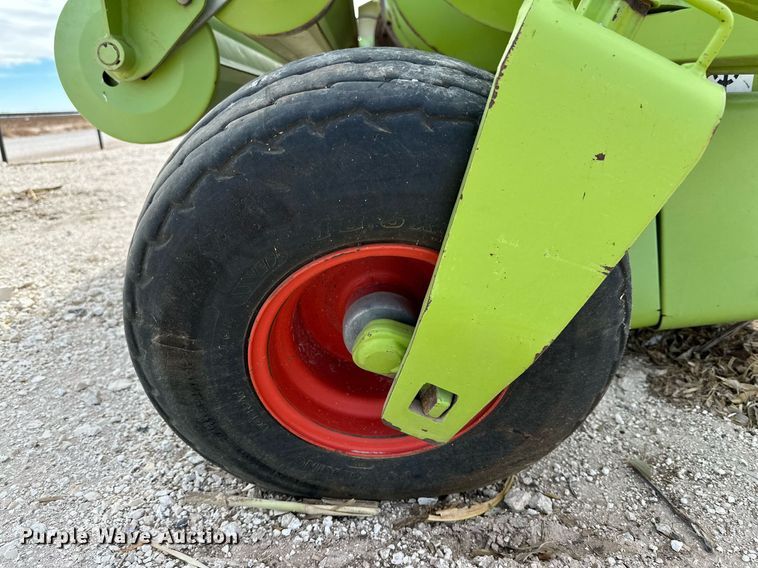 image for item DQ1553 2013 Claas 380 906  pickup head