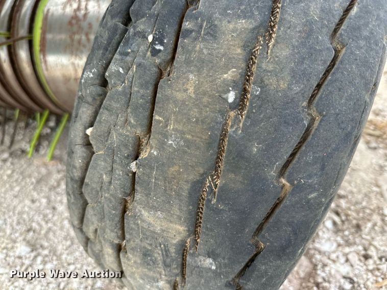 image for item DQ1553 2013 Claas 380 906  pickup head