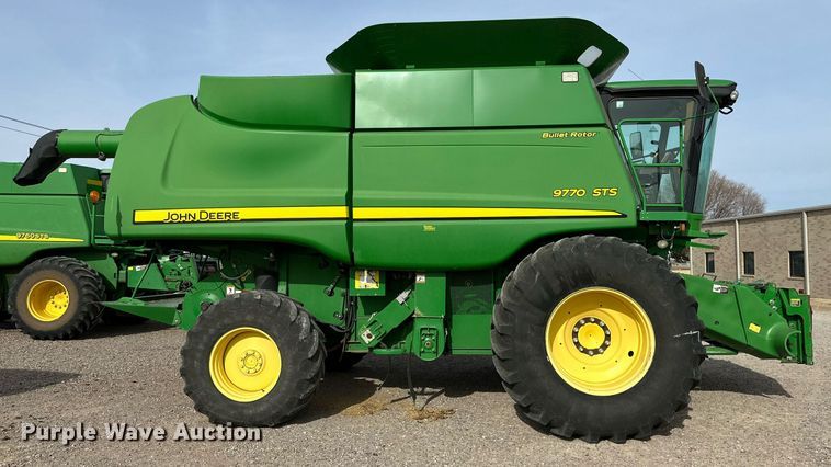 image for item DQ1566 2009 John Deere 9770 STS combine
