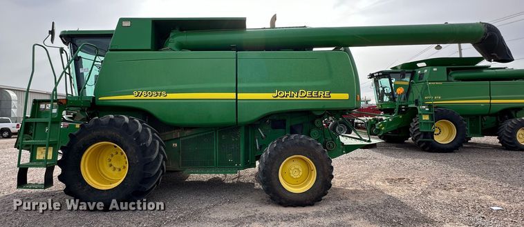 image for item DQ1567 2005 John Deere 9760 STS combine