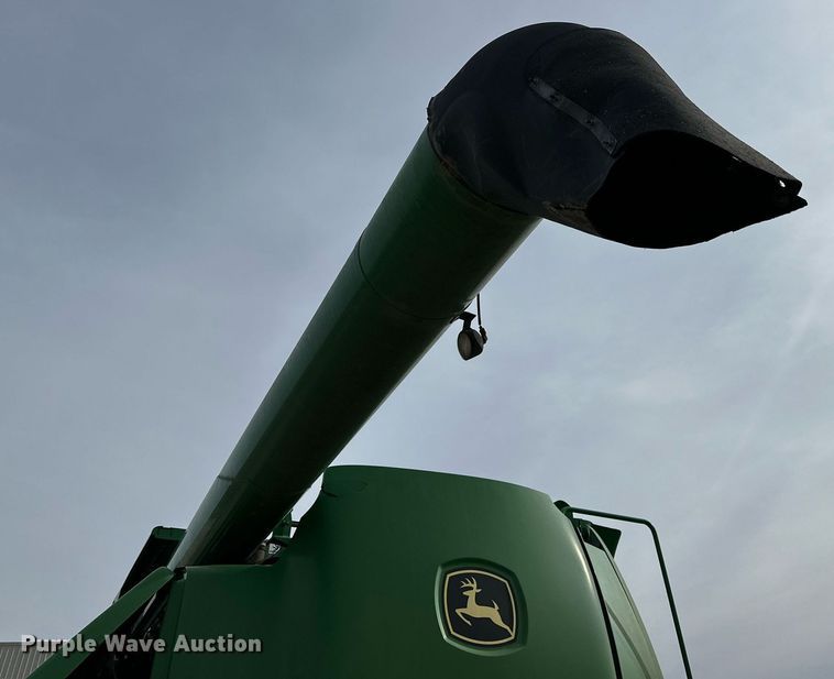 image for item DQ1567 2005 John Deere 9760 STS combine