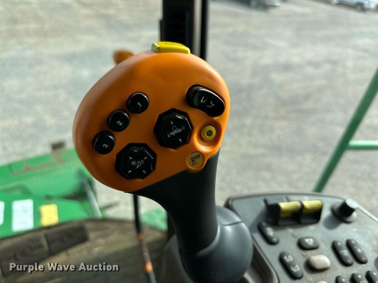 image for item DQ1567 2005 John Deere 9760 STS combine