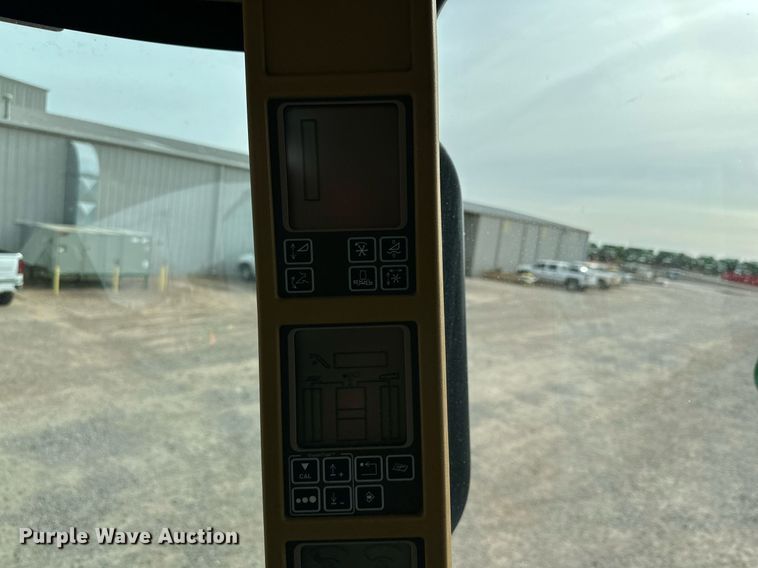 image for item DQ1567 2005 John Deere 9760 STS combine