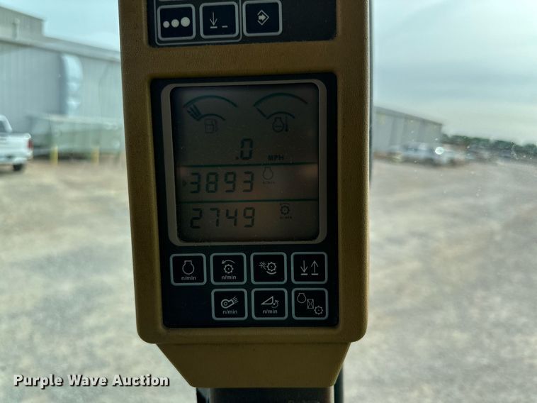 image for item DQ1567 2005 John Deere 9760 STS combine