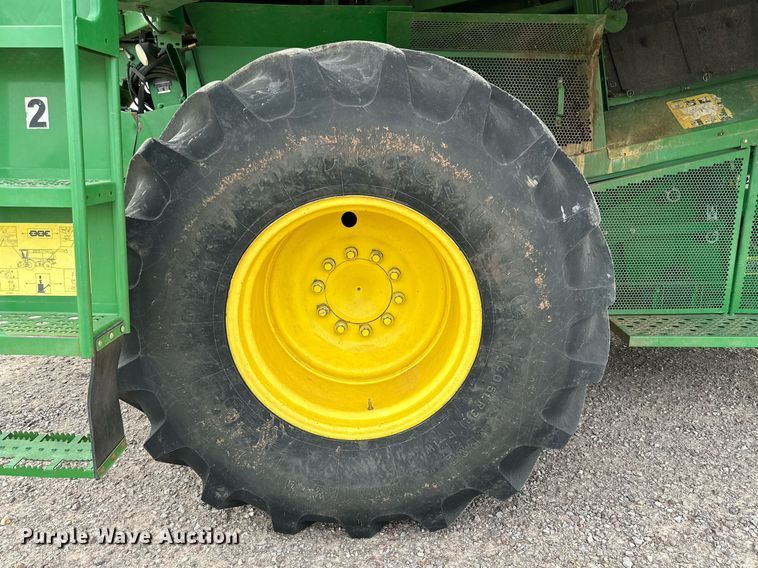image for item DQ1567 2005 John Deere 9760 STS combine
