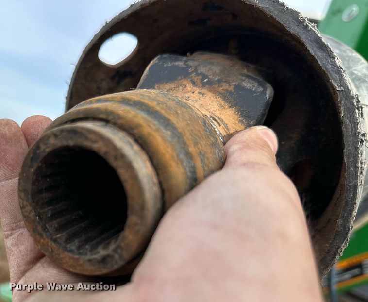 image for item DQ1570 2020 John Deere 560M round baler