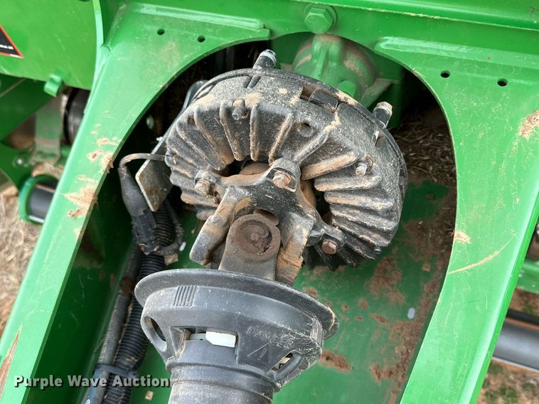 image for item DQ1570 2020 John Deere 560M round baler