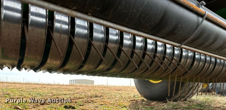 image for item DQ1570 2020 John Deere 560M round baler