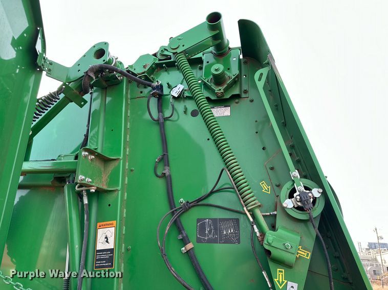 image for item DQ1570 2020 John Deere 560M round baler