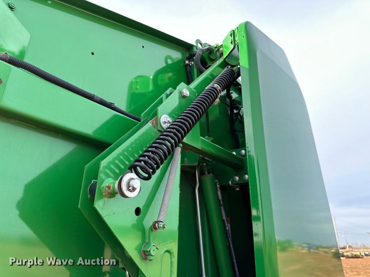 image for item DQ1570 2020 John Deere 560M round baler