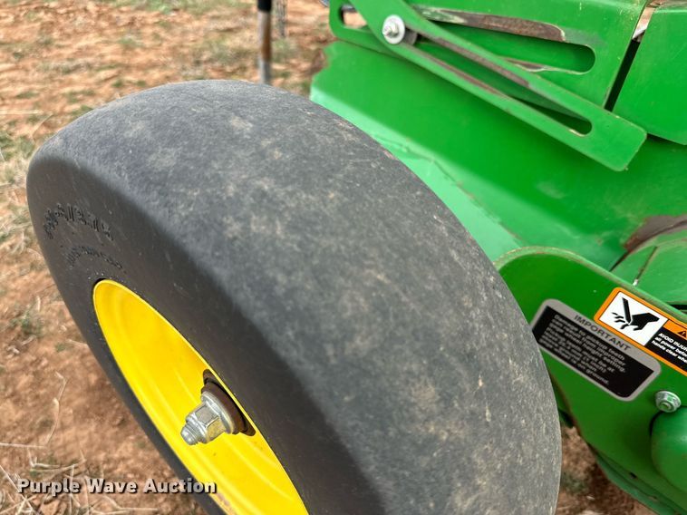 image for item DQ1570 2020 John Deere 560M round baler