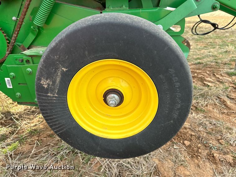 image for item DQ1570 2020 John Deere 560M round baler