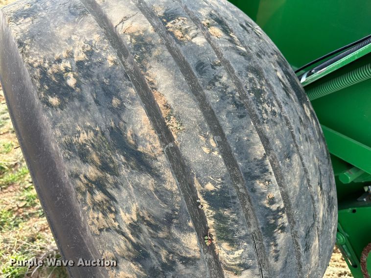 image for item DQ1570 2020 John Deere 560M round baler