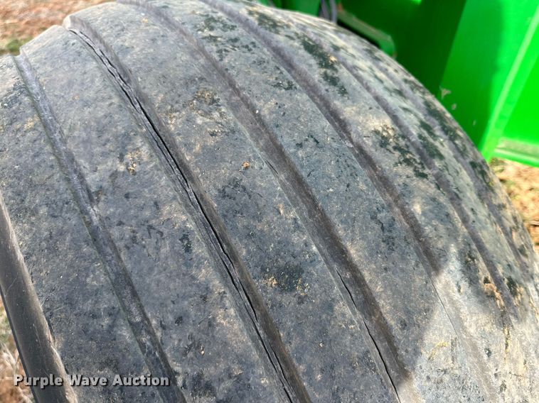 image for item DQ1570 2020 John Deere 560M round baler